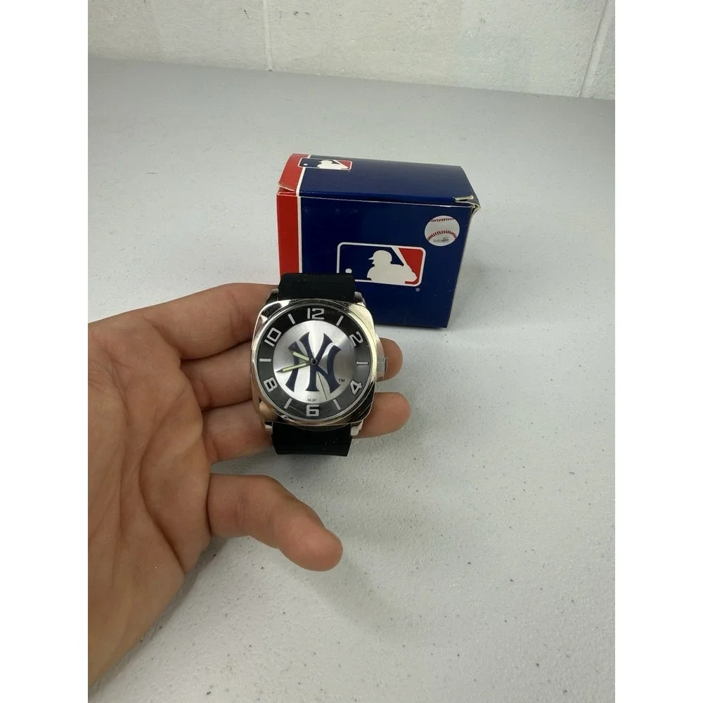 MLB NEW YORK YANKEES MEN'S WATCH 2014 AVON FAN FAVORITE SPARO